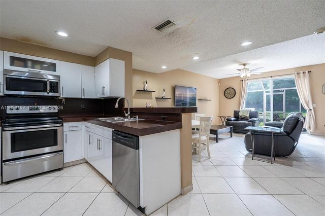 1528 Veracruz Ln 4-3, Weston, FL 33327