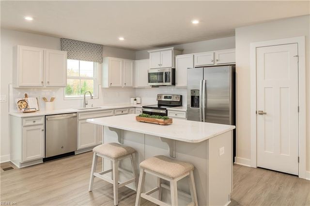 6423 Temple LN, Toano, VA 23168