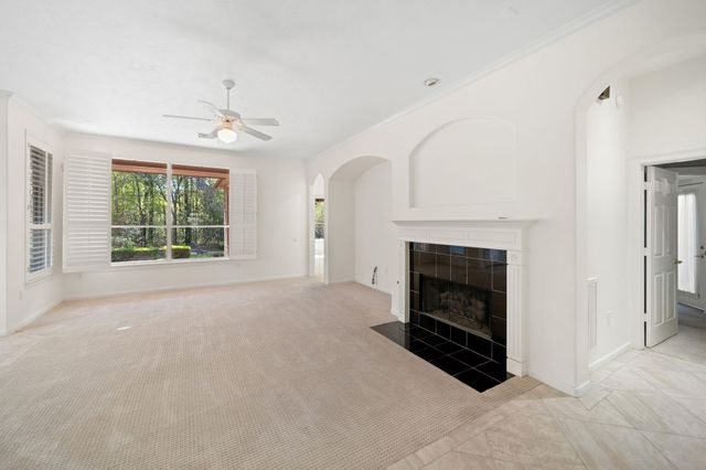 7 Sovereign Way, Conroe, TX 77384