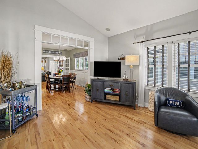 24 Kenneth Street, Pentwater Vlg, MI 49449