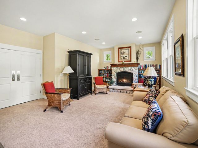 24 Kenneth Street, Pentwater Vlg, MI 49449