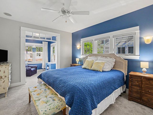24 Kenneth Street, Pentwater Vlg, MI 49449