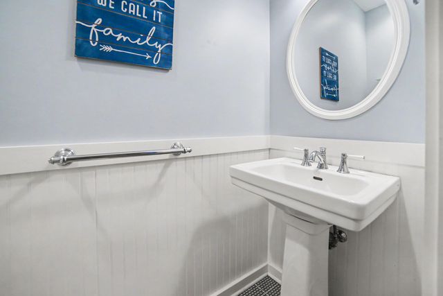 24 Kenneth Street, Pentwater Vlg, MI 49449