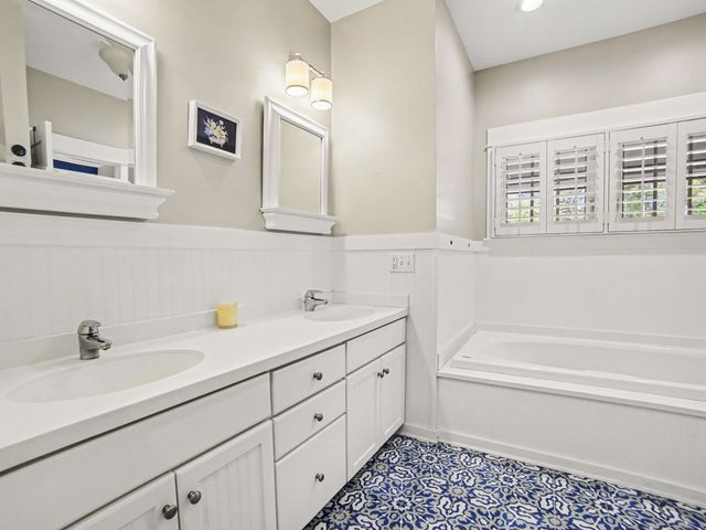 24 Kenneth Street, Pentwater Vlg, MI 49449