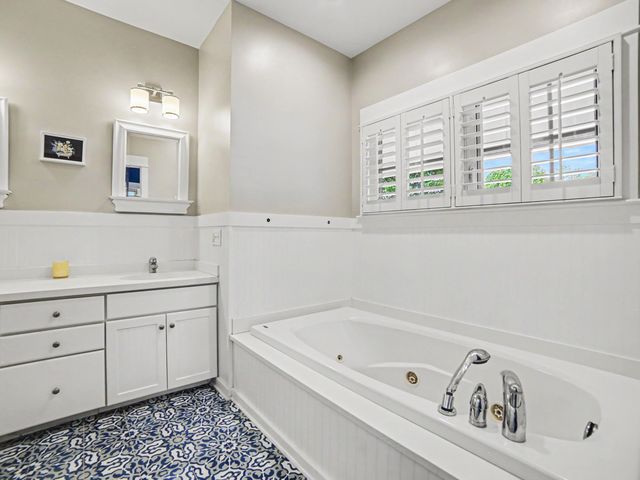 24 Kenneth Street, Pentwater Vlg, MI 49449