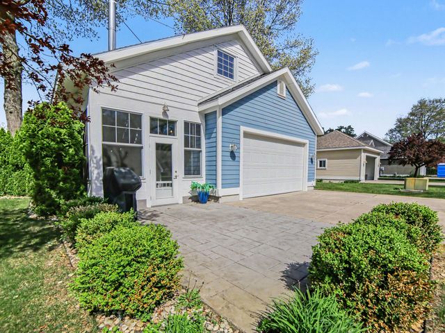 24 Kenneth Street, Pentwater Vlg, MI 49449
