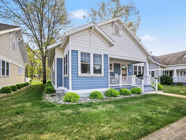 24 Kenneth Street, Pentwater Vlg, MI 49449