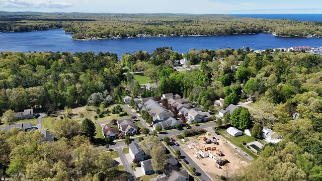 24 Kenneth Street, Pentwater Vlg, MI 49449