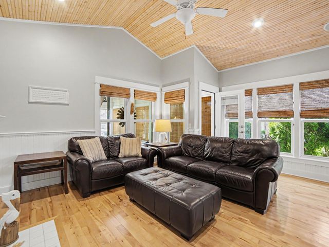 24 Kenneth Street, Pentwater Vlg, MI 49449