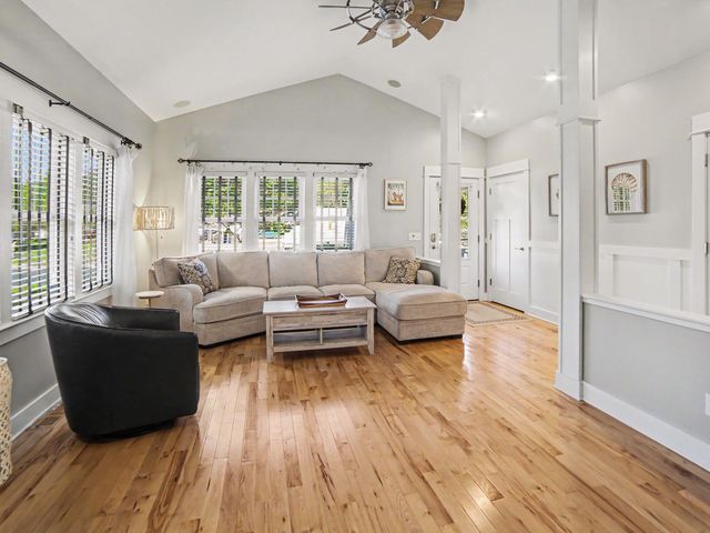 24 Kenneth Street, Pentwater Vlg, MI 49449