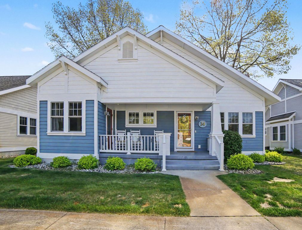 24 Kenneth Street, Pentwater Vlg, MI 49449