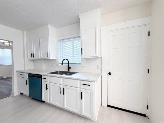 120 Manor Avenue, Elkhart, IN 46613