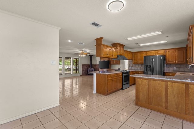 290 Vz County Road 3222, Wills Point, TX 75169