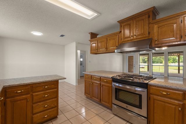 290 Vz County Road 3222, Wills Point, TX 75169