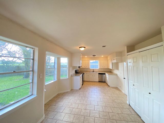 521 N 26th Avenue, Texas City, TX 77590