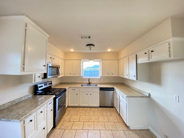 521 N 26th Avenue, Texas City, TX 77590