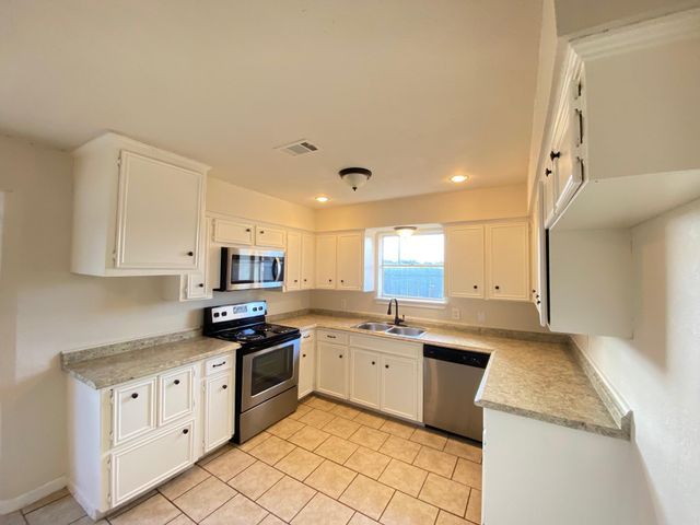 521 N 26th Avenue, Texas City, TX 77590