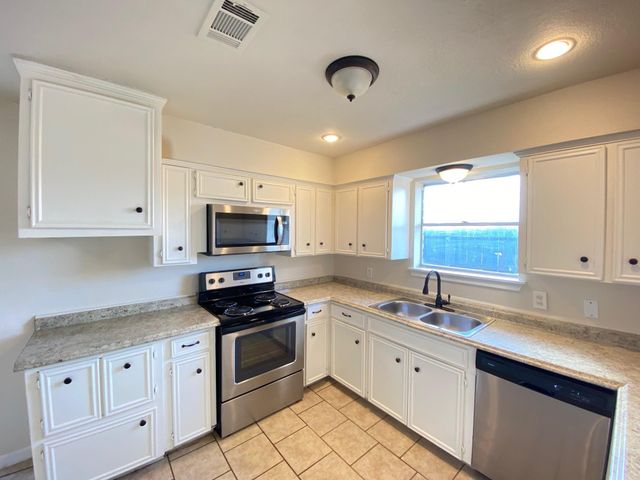 521 N 26th Avenue, Texas City, TX 77590