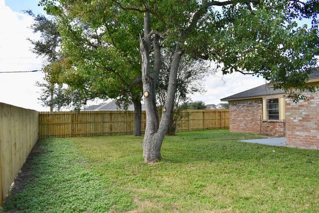 521 N 26th Avenue, Texas City, TX 77590