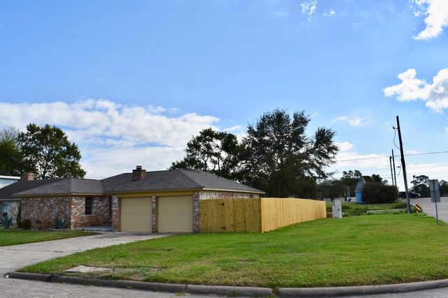 521 N 26th Avenue, Texas City, TX 77590