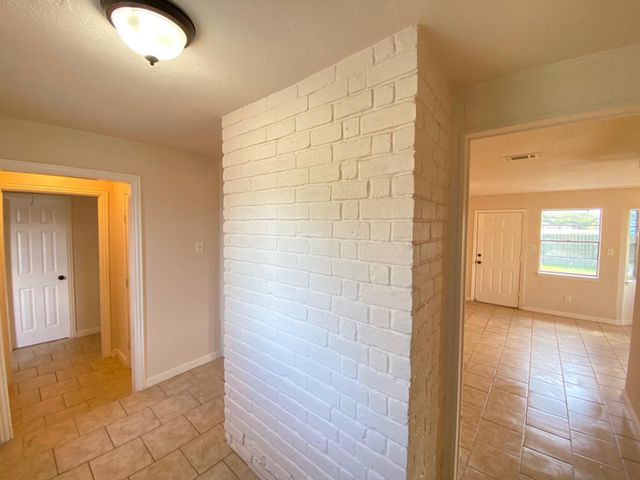 521 N 26th Avenue, Texas City, TX 77590