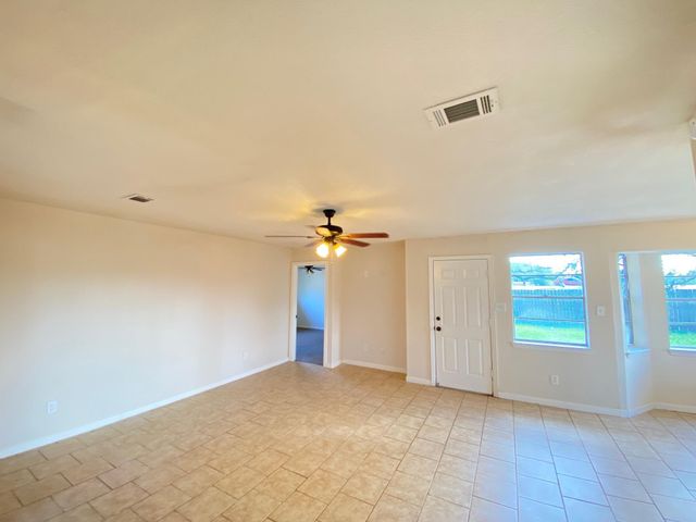 521 N 26th Avenue, Texas City, TX 77590