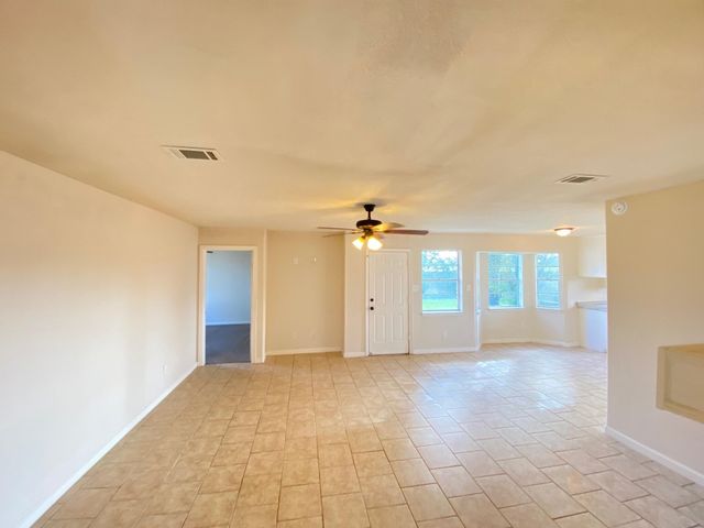 521 N 26th Avenue, Texas City, TX 77590