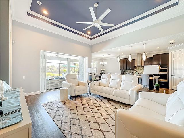 1025 SIBERIAN GLEN, Bradenton, FL 34212