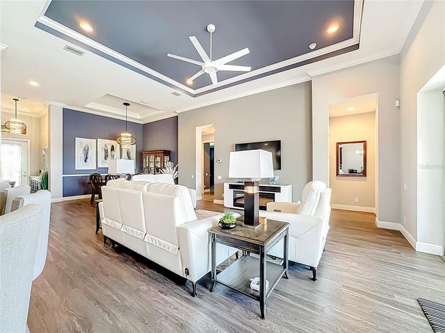 1025 SIBERIAN GLEN, Bradenton, FL 34212