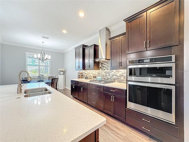 1025 SIBERIAN GLEN, Bradenton, FL 34212