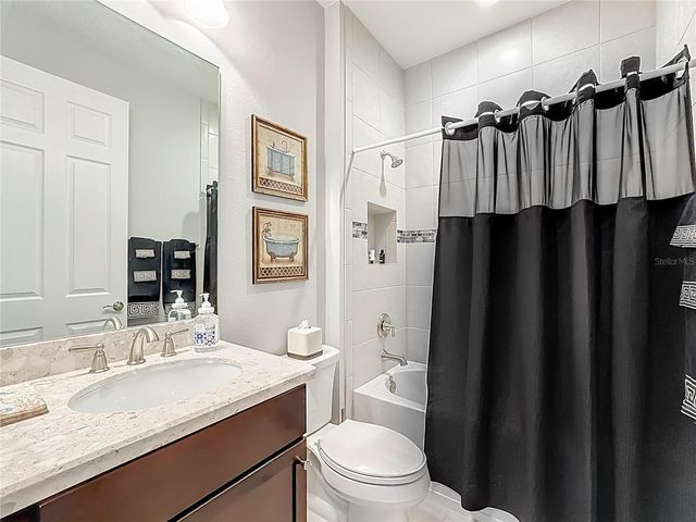 1025 SIBERIAN GLEN, Bradenton, FL 34212