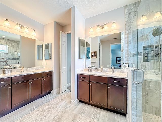 1025 SIBERIAN GLEN, Bradenton, FL 34212