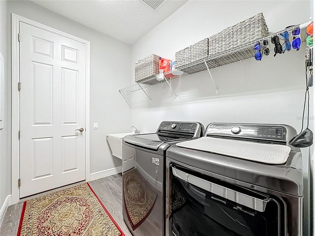 1025 SIBERIAN GLEN, Bradenton, FL 34212