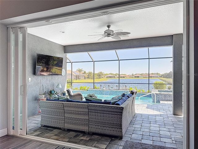 1025 SIBERIAN GLEN, Bradenton, FL 34212