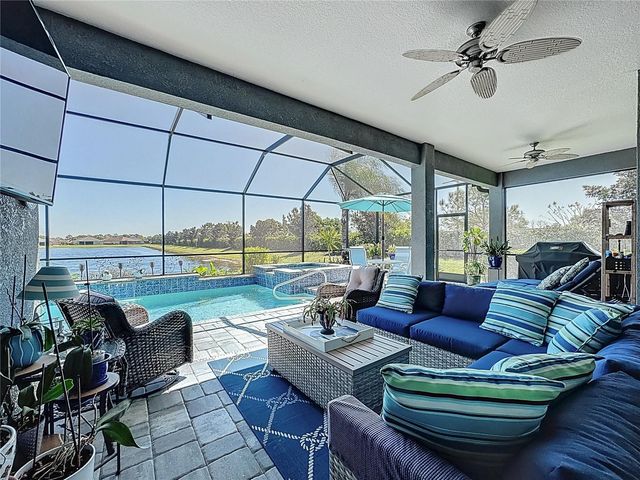 1025 SIBERIAN GLEN, Bradenton, FL 34212