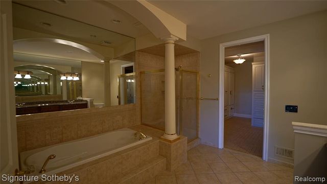 6608 Enclave Drive, Clarkston, MI 48348