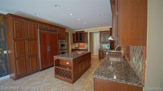 6608 Enclave Drive, Clarkston, MI 48348