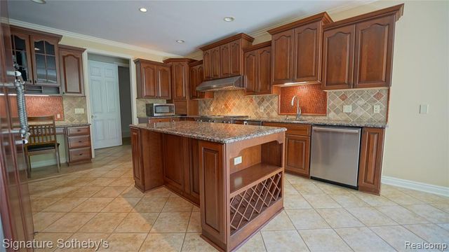 6608 Enclave Drive, Clarkston, MI 48348