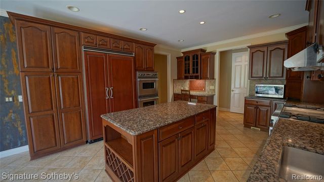 6608 Enclave Drive, Clarkston, MI 48348