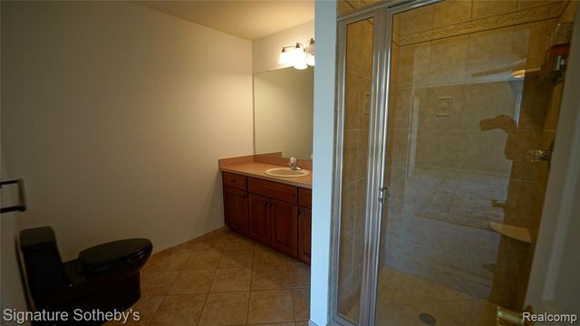 6608 Enclave Drive, Clarkston, MI 48348