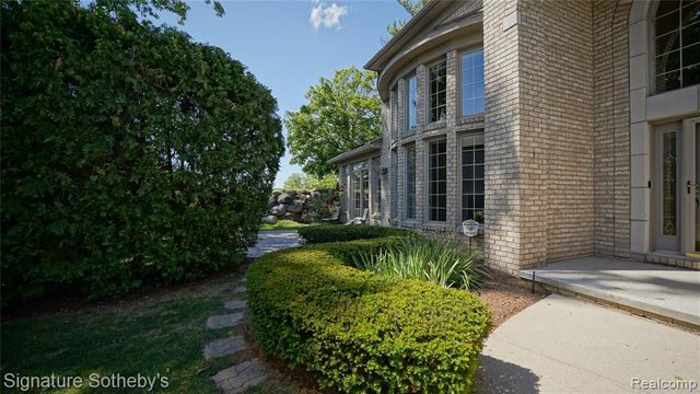 6608 Enclave Drive, Clarkston, MI 48348