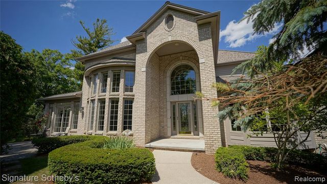 6608 Enclave Drive, Clarkston, MI 48348