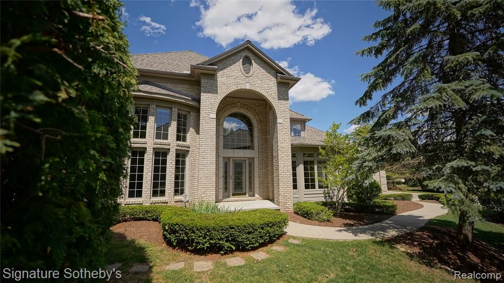 6608 Enclave Drive, Clarkston, MI 48348