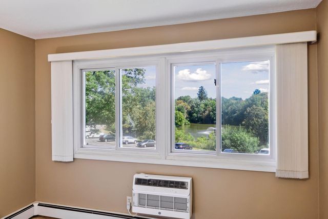 215 Barry Avenue S 217, Wayzata, MN 55391