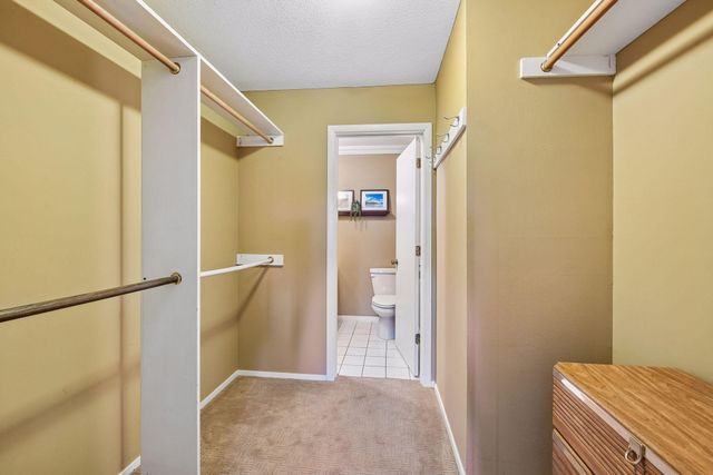 215 Barry Avenue S 217, Wayzata, MN 55391