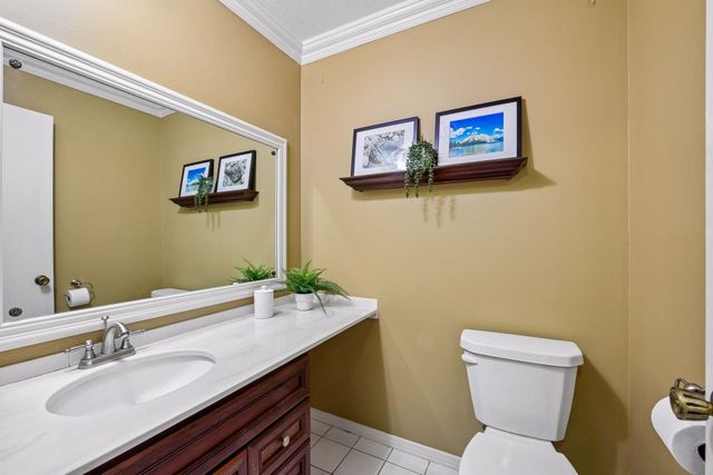 215 Barry Avenue S 217, Wayzata, MN 55391