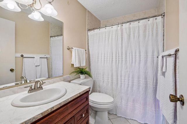 215 Barry Avenue S 217, Wayzata, MN 55391