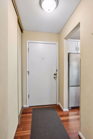 215 Barry Avenue S 217, Wayzata, MN 55391