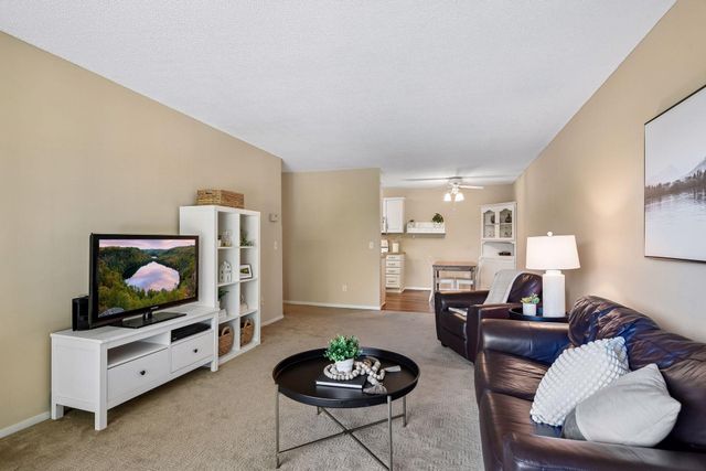 215 Barry Avenue S 217, Wayzata, MN 55391
