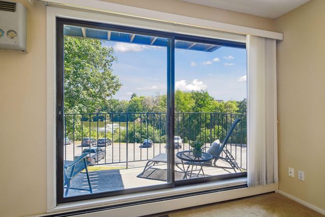 215 Barry Avenue S 217, Wayzata, MN 55391